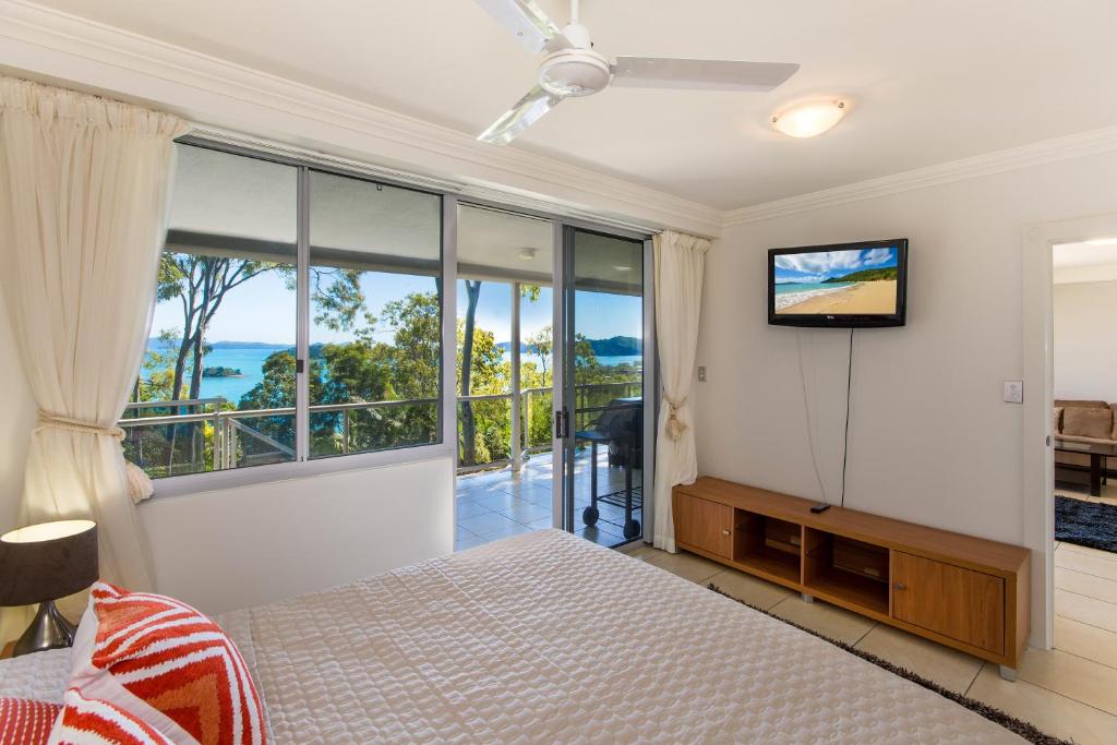 Blue Water Views in Hamilton Island