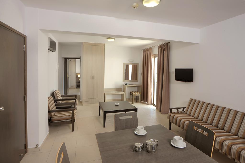 Petrosana Hotel Apartments room 4